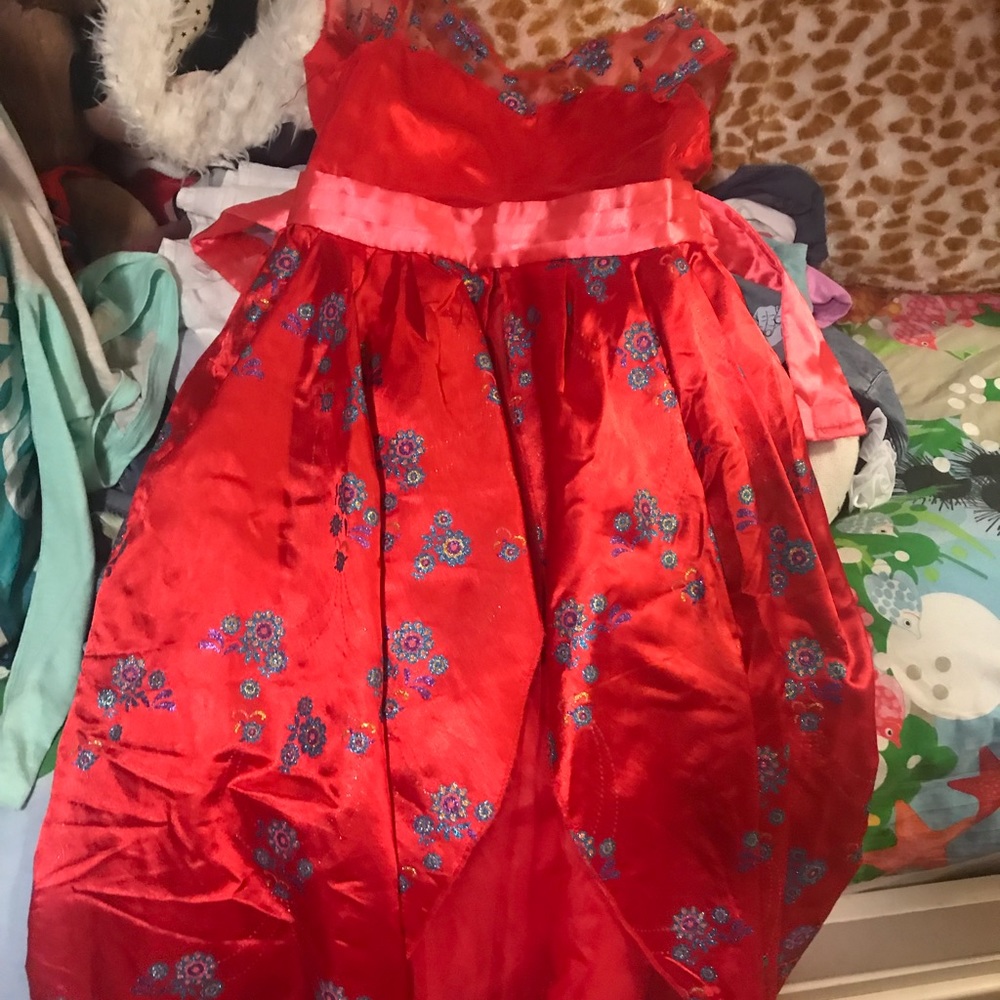 Dresses - Picture 7 of 8